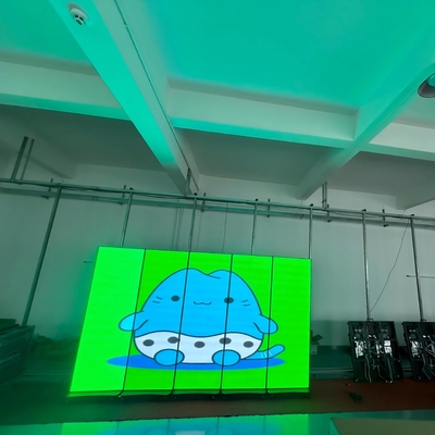 Η τεχνολογία P2.5 LED ψηφιακής οθόνης αφίσας για τοποθέτηση κόλλας στην επιφάνεια της λάμπας