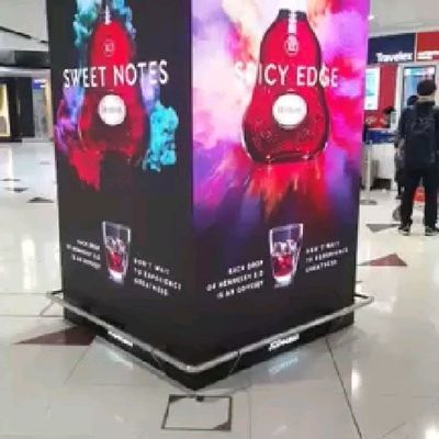Μέγεθος 320mm*160mm ενότητας στηλών P2.5 κύβων επίδειξης των εσωτερικών οδηγήσεων πυκνότητα εικονοκυττάρου 160000 γραφεία σωστής γωνίας