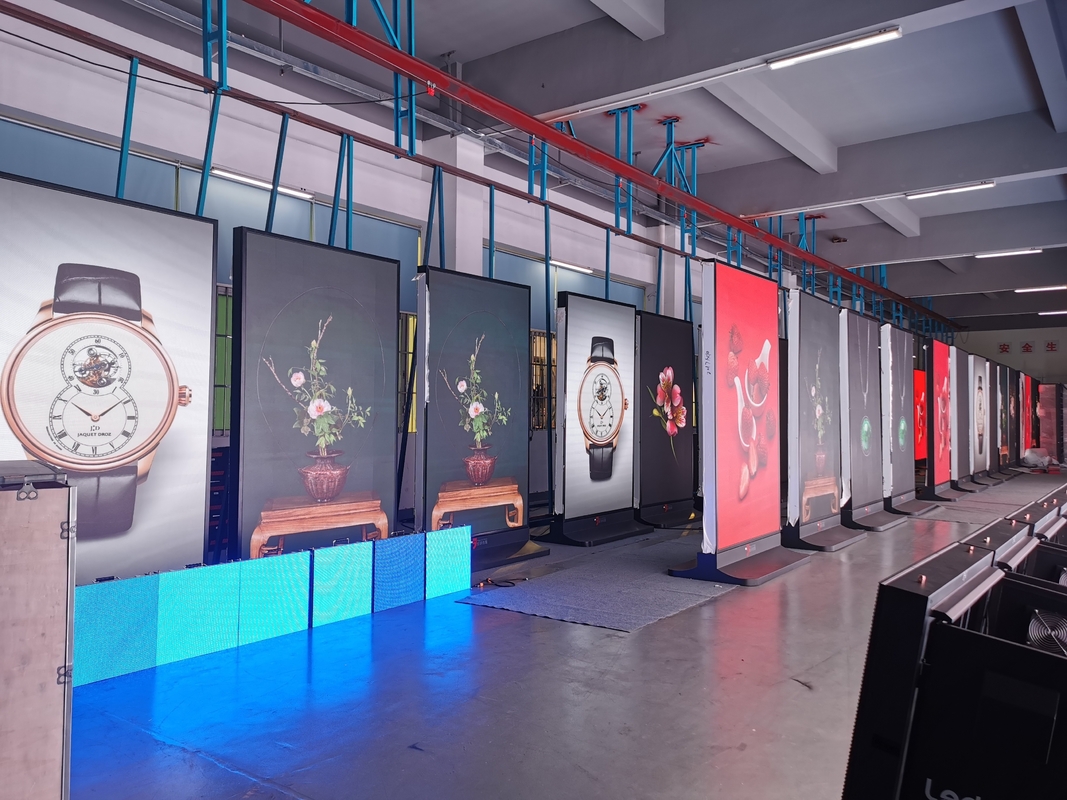 Εικονική οθόνη με LED αφίσα 1200*740mm Iron Cabinet Digital Signage Screen Διαθέτει πολλαπλές οθόνες και περιστροφή 360 μοιρών
